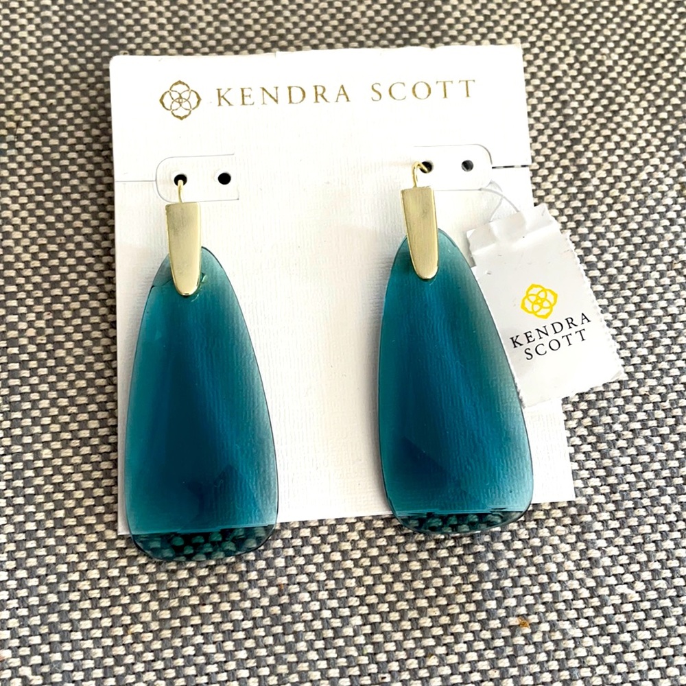 NWT KENDRA SCOTT EARRINGS